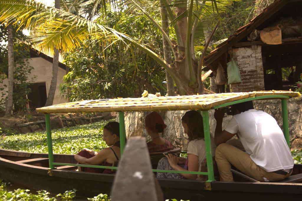 Thoms Beach Homestay Alappuzha Buitenkant foto